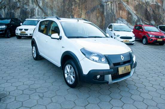 RENAULT-SANDERO-2014