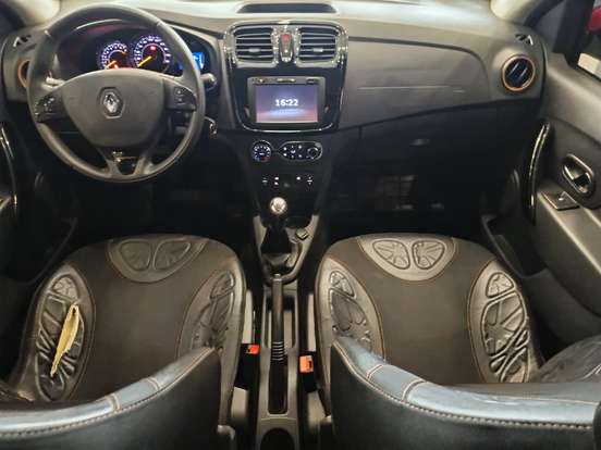 RENAULT-SANDERO-2015