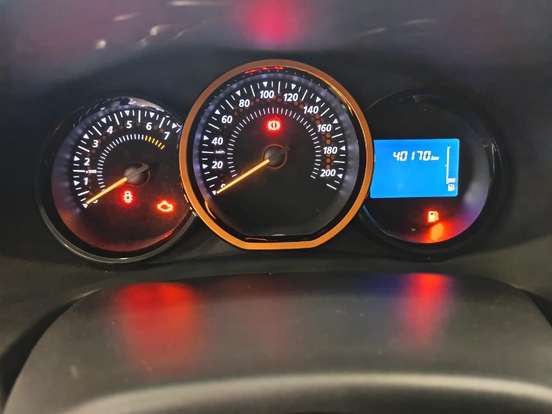 RENAULT-SANDERO-2015