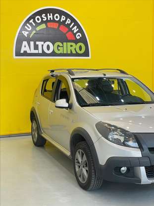 RENAULT-SANDERO-2013