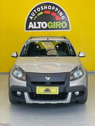 RENAULT-SANDERO-2013