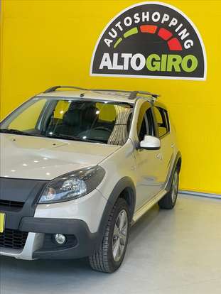 RENAULT-SANDERO-2013