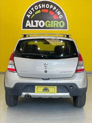 RENAULT-SANDERO-2013