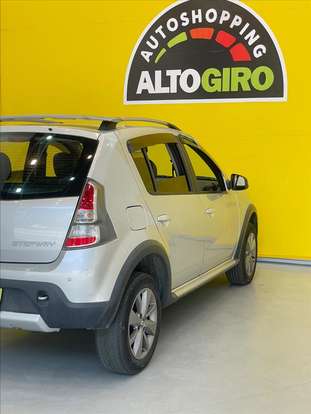 RENAULT-SANDERO-2013