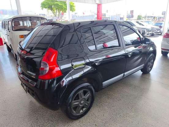 RENAULT-SANDERO-2009