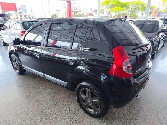 RENAULT-SANDERO-2009