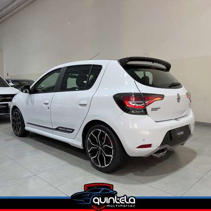 RENAULT-SANDERO-2021