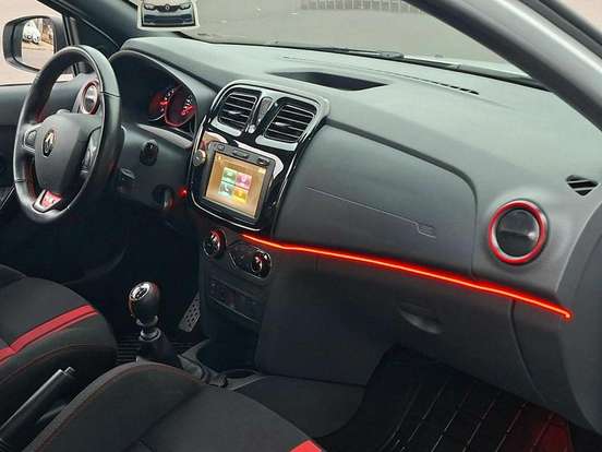 RENAULT-SANDERO-2020