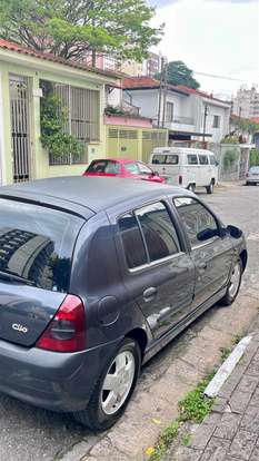 RENAULT-CLIO-2004