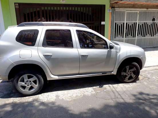 RENAULT-DUSTER-2012