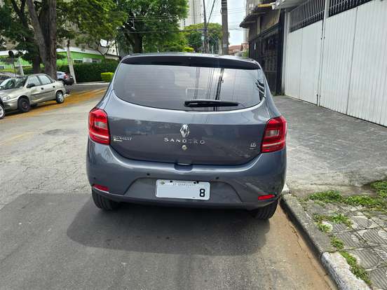 RENAULT-SANDERO-2016