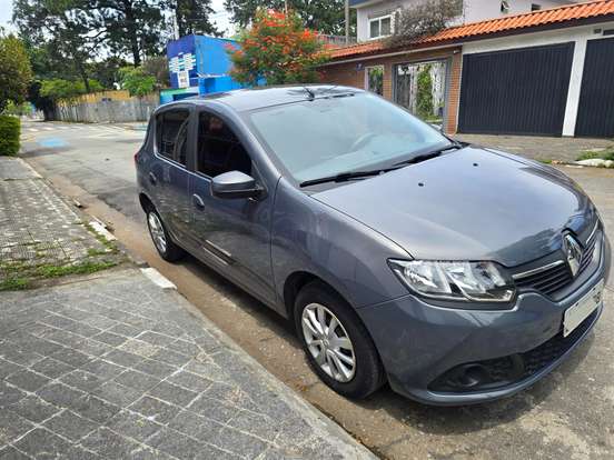 RENAULT-SANDERO-2016