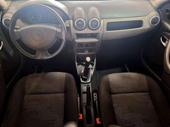 RENAULT-SANDERO-2010