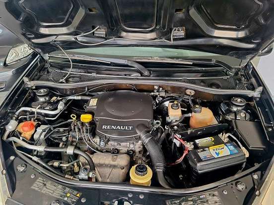 RENAULT-SANDERO-2010