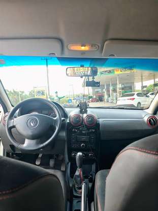 RENAULT-SANDERO-2013