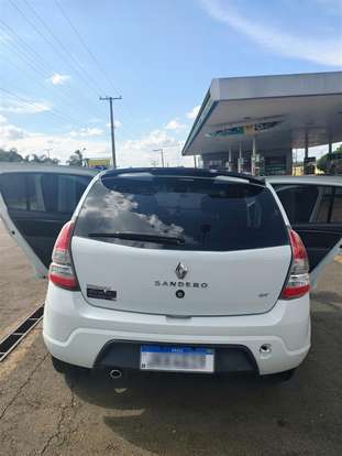 RENAULT-SANDERO-2013