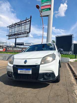 RENAULT-SANDERO-2013