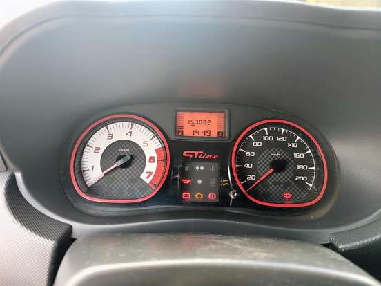 RENAULT-SANDERO-2013
