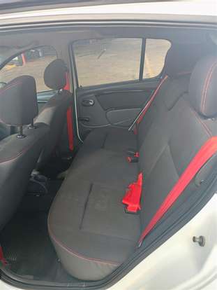 RENAULT-SANDERO-2013