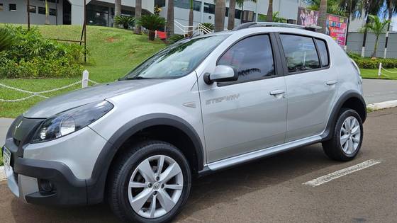RENAULT SANDERO 1.6 STEPWAY 16V FLEX 4P AUTOMÁTICO