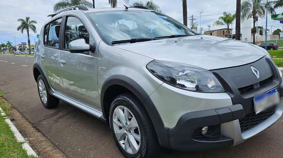 RENAULT-SANDERO-2012