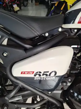ROYAL ENFIELD-SHOTGUN 650 STENCIL WHITE-2026
