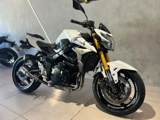 SUZUKI GSR 750A 