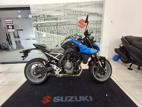 SUZUKI GSX-8S 