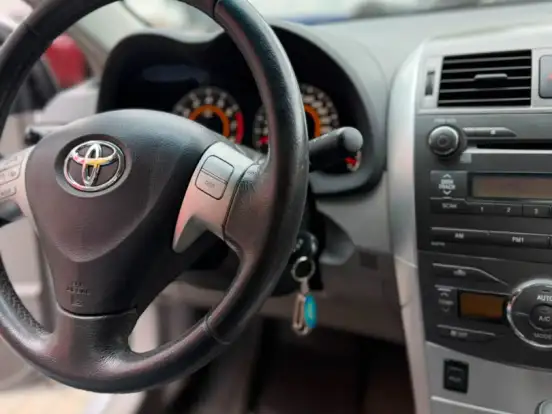 TOYOTA-COROLLA-1.8 GLI 16V FLEX 4P AUTOMÁTICO TOYOTA-COROLLA-2013