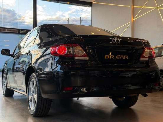 TOYOTA-COROLLA-2011