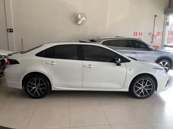 TOYOTA-COROLLA-2025