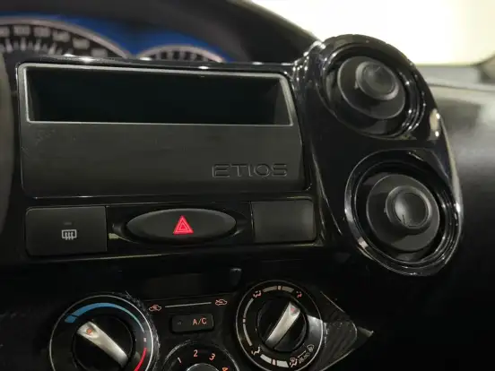 TOYOTA-ETIOS-2013