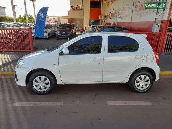 TOYOTA-ETIOS-2017
