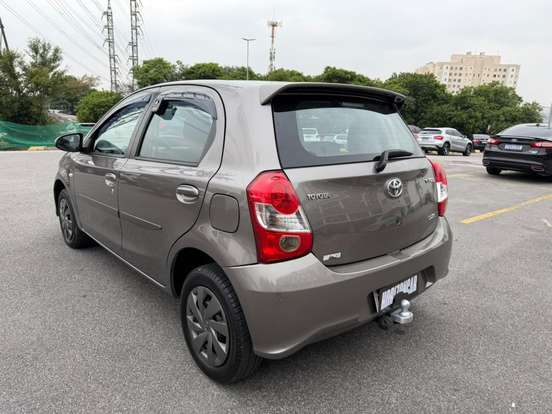 TOYOTA-ETIOS-2017