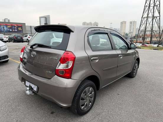 TOYOTA-ETIOS-2017