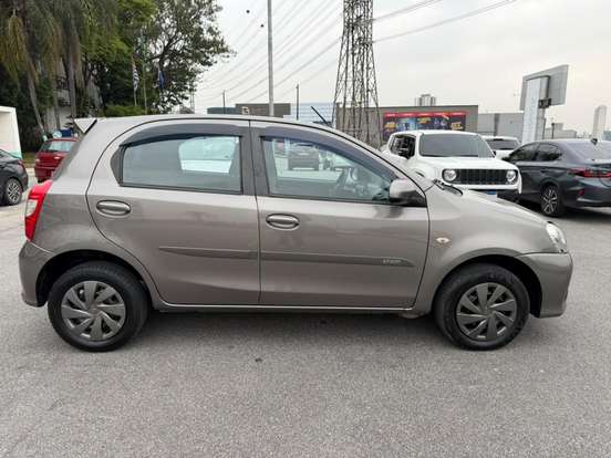 TOYOTA-ETIOS-2017