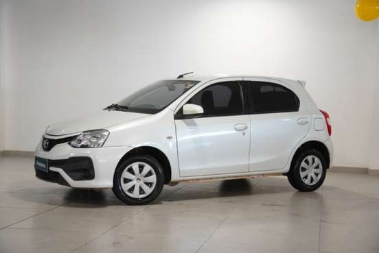 TOYOTA-ETIOS-2017