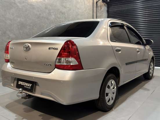TOYOTA-ETIOS-2017