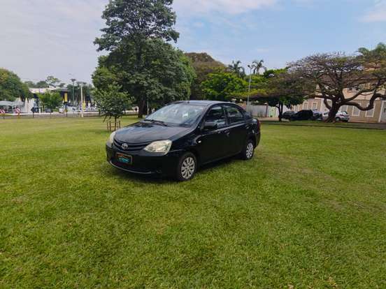 TOYOTA-ETIOS-1.5 XS SEDAN 16V FLEX 4P MANUAL TOYOTA-ETIOS-2013