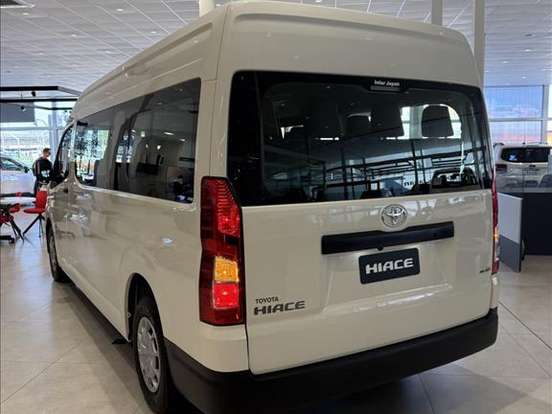 TOYOTA-HIACE-2.8 D-4D TURBO DIESEL MINIBUS 15+1 DX AUTOMÁTICO TOYOTA-HIACE-2024