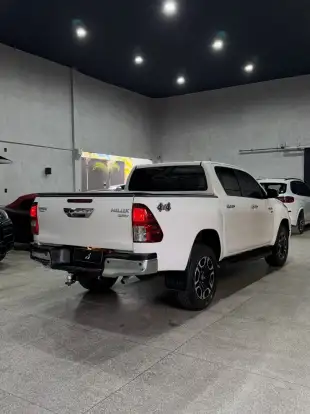 TOYOTA-HILUX-2021
