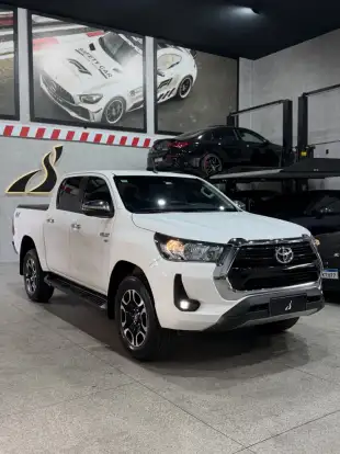 TOYOTA-HILUX-2021