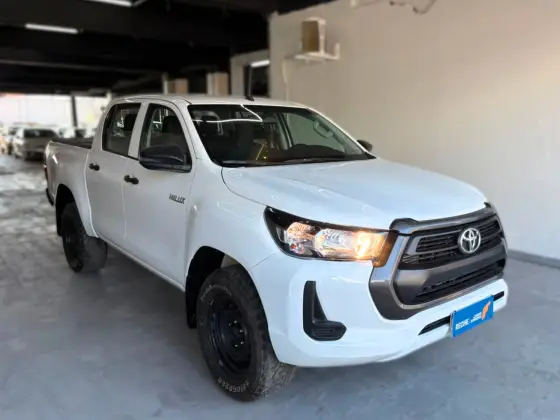 TOYOTA HILUX 2.8 D-4D TURBO DIESEL CD POWER PACK 4X4 AUTOMÁTICO