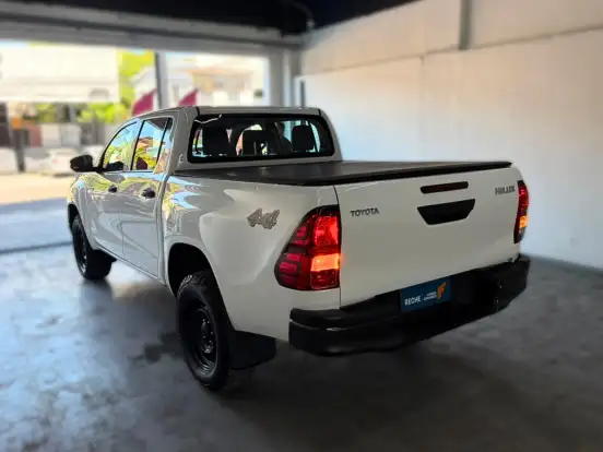 TOYOTA-HILUX-2024
