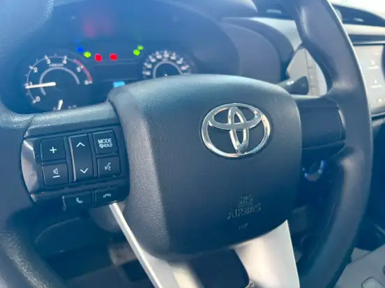 TOYOTA-HILUX-2024