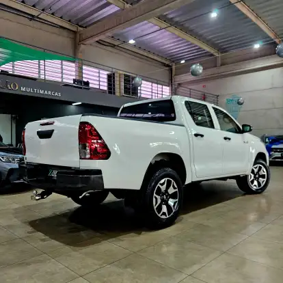 TOYOTA-HILUX-2024