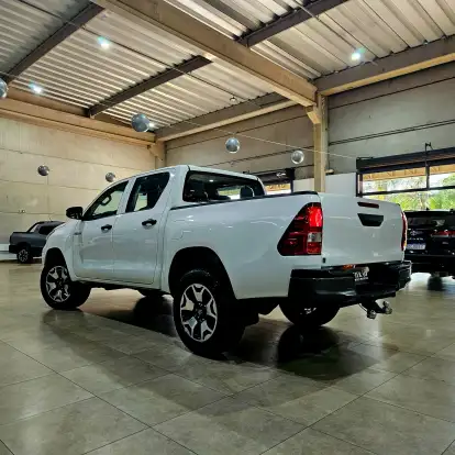 TOYOTA-HILUX-2024