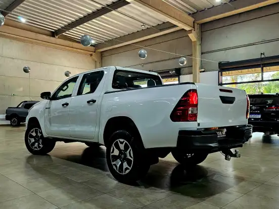 TOYOTA-HILUX-2.8 D-4D TURBO DIESEL CD POWER PACK 4X4 AUTOMÁTICO TOYOTA-HILUX-2024