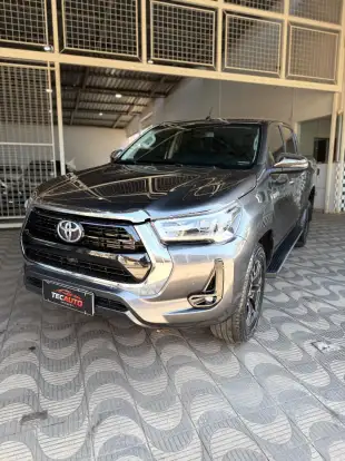 TOYOTA-HILUX-2025