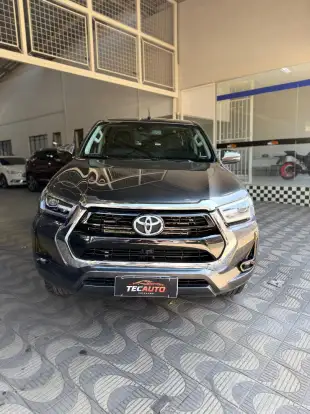 TOYOTA-HILUX-2025